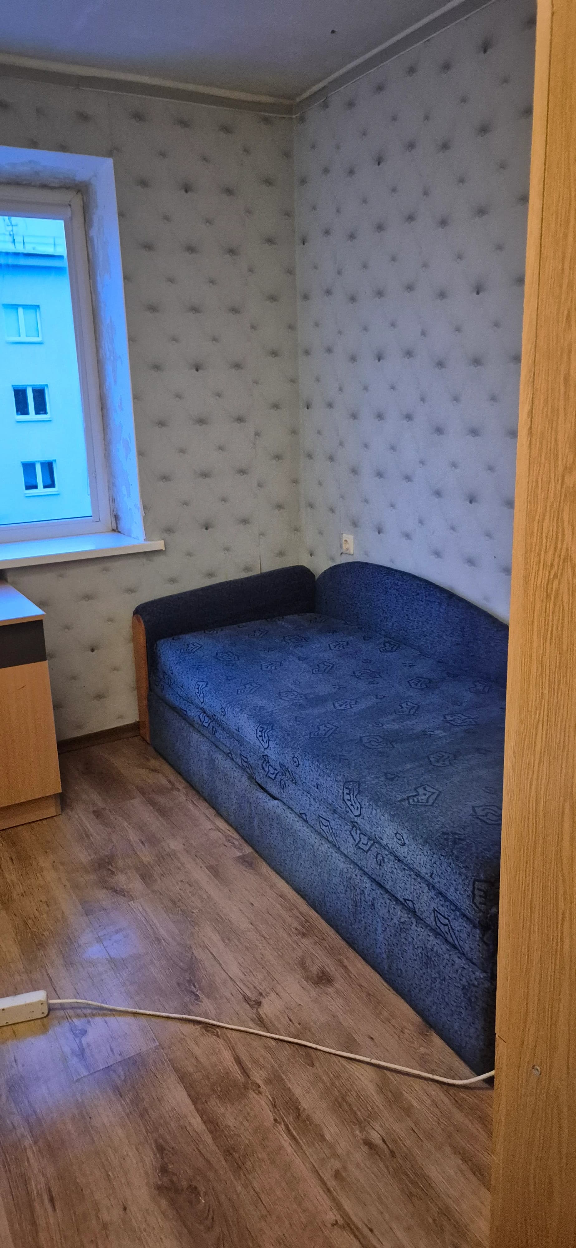 Buto kraustymosi valymas su baldais