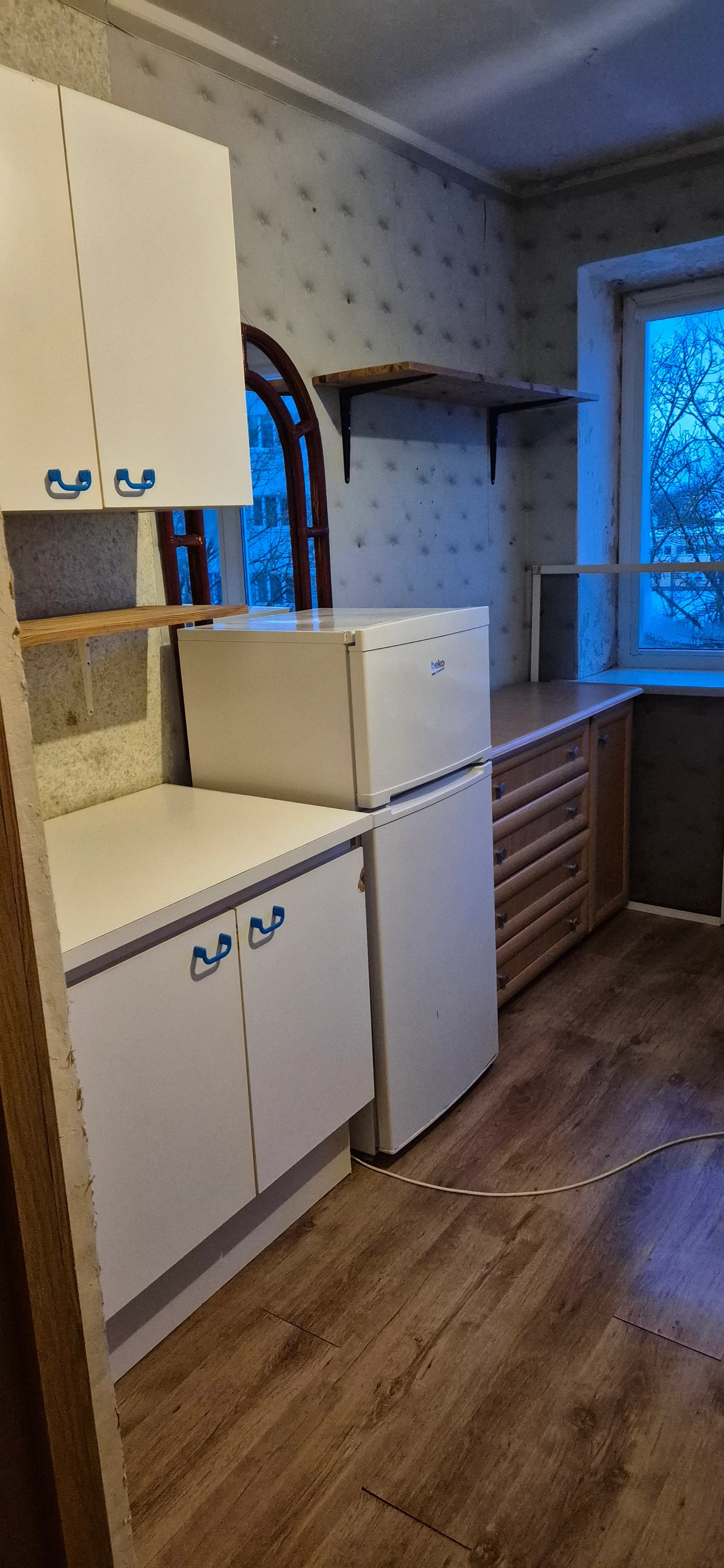 Buto kraustymosi valymas su baldais